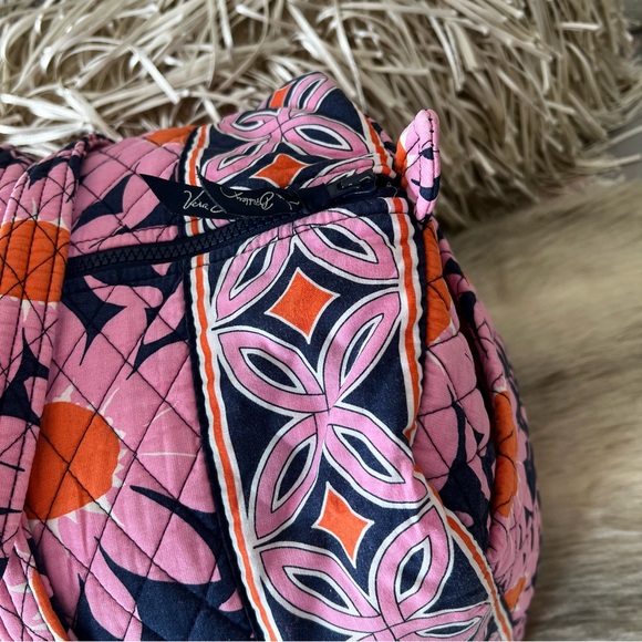 VERA BRADLEY Love Me… Large Duffle Bag 2 Handles Zip Top Pink Blue Daisies 2010 - Picture 3 of 12